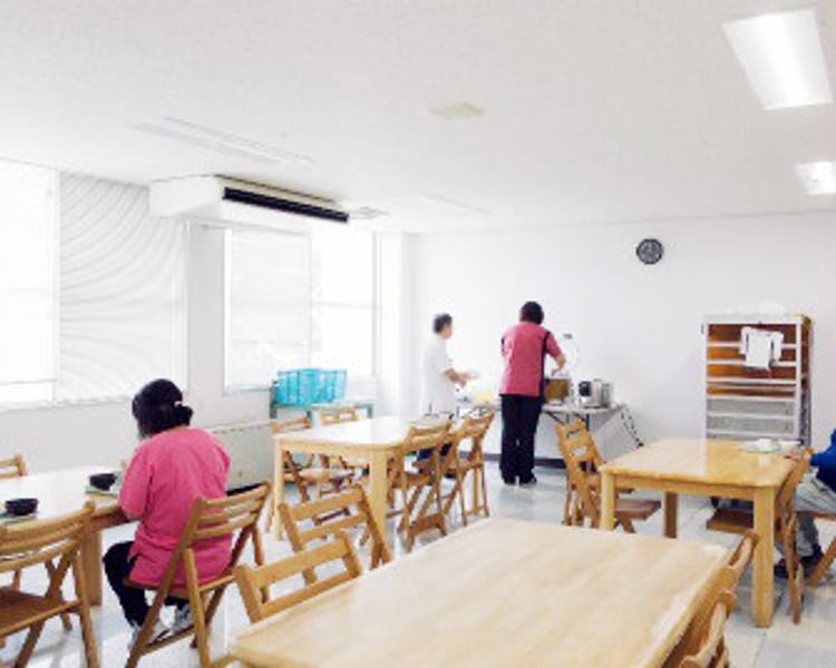 医療法人ユカリア沖縄 かんな病院の正職員 看護師 病院 急性期病棟 回復期リハビリテーション病院 整形外科 眼科 消化器内科 一般外科 一般内科 循環器内科 皮膚科 耳鼻咽喉科 精神科・心療内科 その他の診療科目の求人情報イメージ6