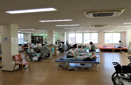 医療法人親和会 鳳永病院の正職員 看護助手 病院 回復期リハビリテーション病院 整形外科 一般内科 皮膚科 精神科・心療内科 その他の診療科目の求人情報イメージ2